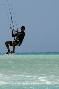 Matthieu saute en kite surf